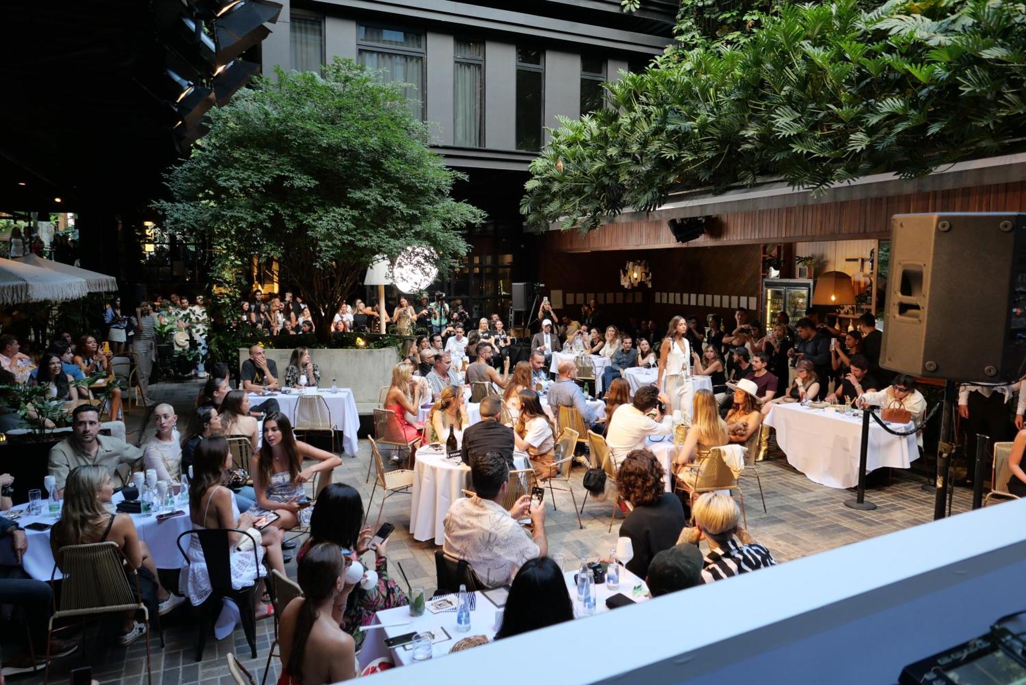 The Click Clack Hotel Medellin Exterior photo The courtyard of the hotel
