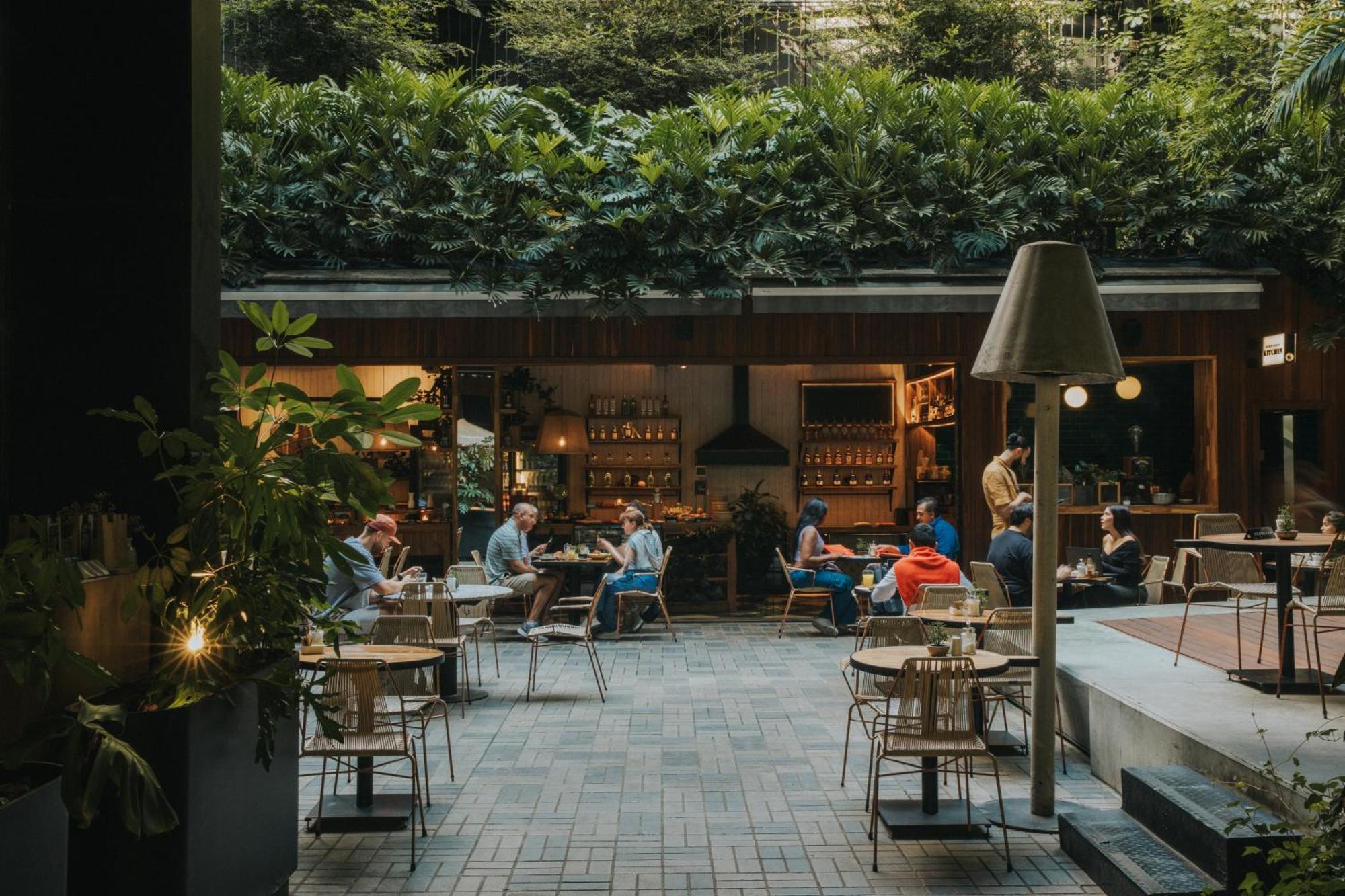The Click Clack Hotel Medellin Exterior photo The courtyard at the hotel